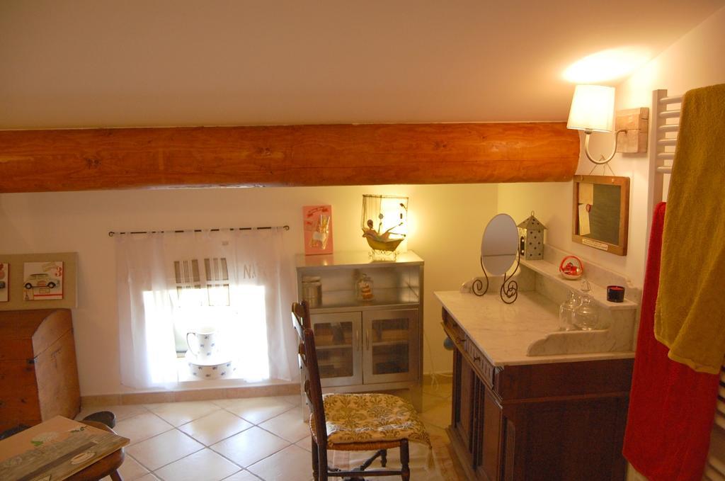 Maison D'Hotes Le Mas De Lila Vers Pont du Gard Δωμάτιο φωτογραφία