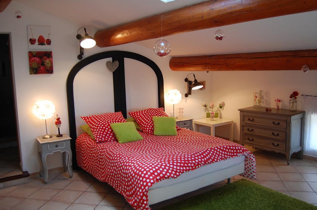 Maison D'Hotes Le Mas De Lila Vers Pont du Gard Δωμάτιο φωτογραφία