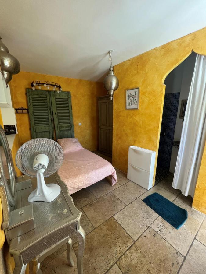 Maison D'Hotes Le Mas De Lila Vers Pont du Gard Εξωτερικό φωτογραφία